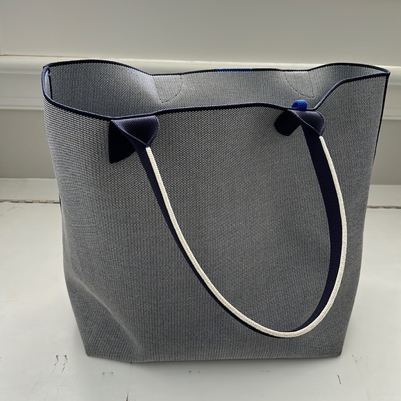 Rothy's Handbags - Rothy’s tote - excellent condition carried once